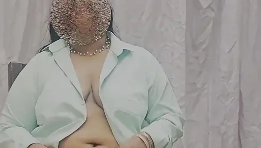 Hintli evli kadın camer'in önünde çıplak, çıplak desi