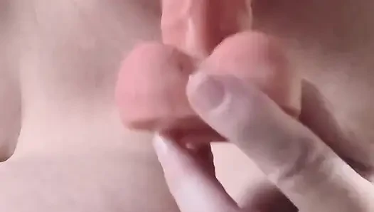 Une pute suceuse se fait défoncer la gorge plus