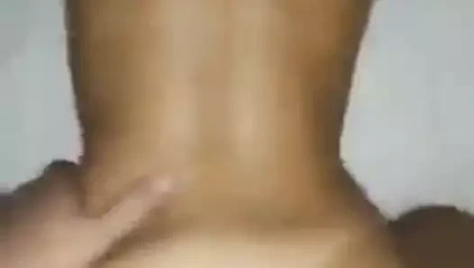 Morena bronzeada d quatro leva no cu