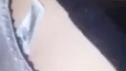 ONCE SIKIYOR, SONRA PARMAKLIYOR