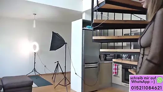 Deutsche Frau zeigt ihr Arsch und bekommt schwanz rein