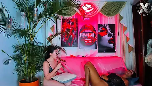 69. Pozisyonda Lezbiyen Orospu Görünümleriyle Vadi Yalama