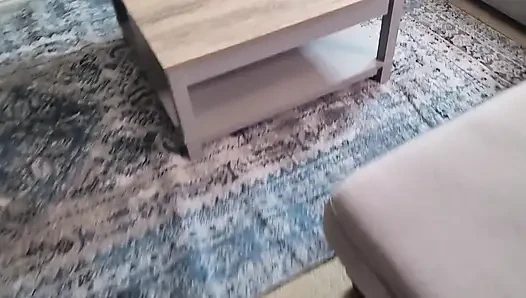 Tam hizmetli hizmetçi evinizi ve yarağını temiziyor