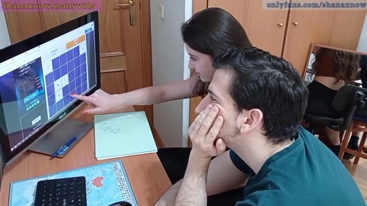 Genç öğrenci şantaj, pov oral seks, ağzına boşalmak, yutmak.