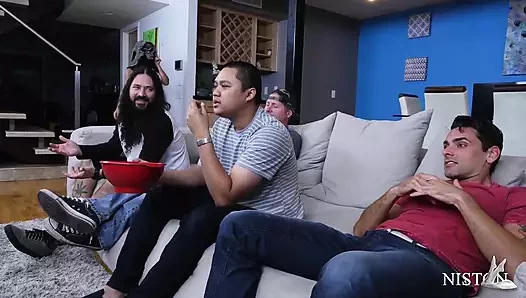 Sarışın güzel Nicole Aniston Ryan'ın thundercock'unu seviyor