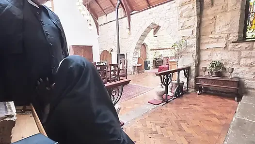 Merakın tadı Rahibe rahibenin yarağını emiyor