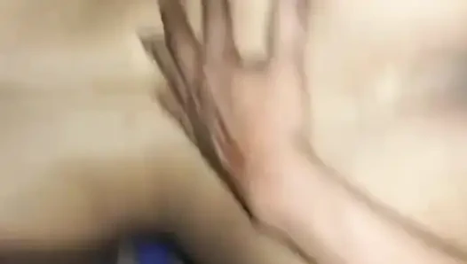 Hintli ateşli köylü evli kadın gece havasını kapatıyor' Ateşli domaltmalı yatak odası odasında boşalmanın tadını çıkarıyor ateşli boşalmada uzun süre çekim