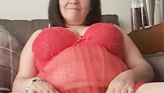 İç çamaşırlı üvey anne sürtük gibi baştan çıkarıyor