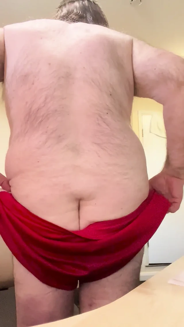 Antrenör Karl spor salonu şortunda 6076