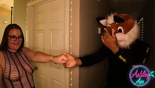 Ashley Ace ve Finny esaret sandalyesinde