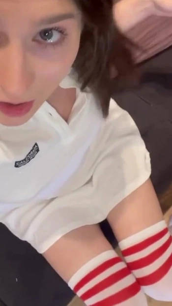 Знаковый момент из "Две студентки хотят большой хуй, капающая предэяку для них, и они делают двойную дрочку в режиме ОДЕТЫЕ ОДЕТЫЕ ЖЕНЩИНЫ"