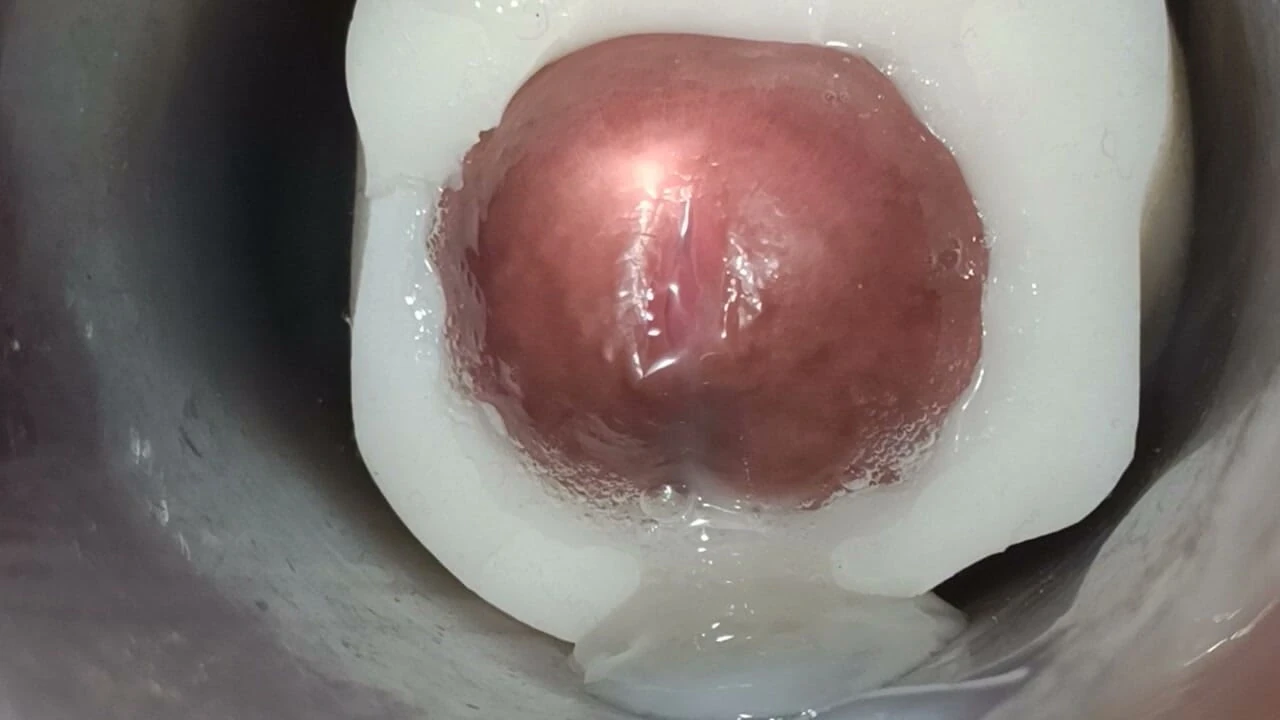 İç görünüm: vulva seğiriyor ve boşalıyor 3