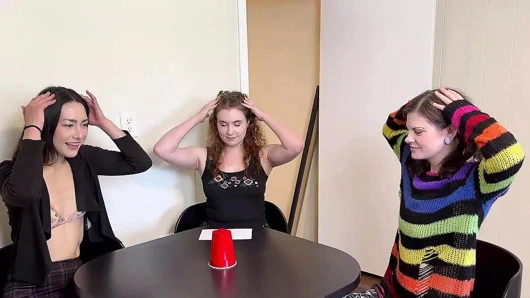 Simon Isabelle, Caralyne ve Liss ile diyor!