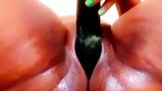 Amcığım çok ateşli bir adamın beni sikmesini istiyorum