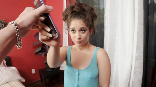 Dadcrush - azgın üvey kız, ben horozumu ıslak genç kedinin derinliklerine itmeden önce bana kucak dansı veriyor