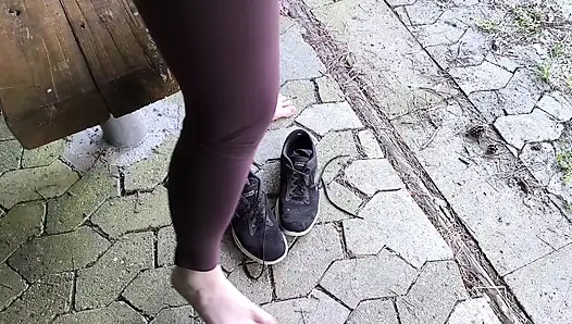 Piknik masasında dudak işkencesi