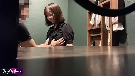 Parlak Gözlü Busty Net Cafe Güzeli Hızlı ve Vahşi Bir Özel Anda Dikkatleri Çekiyor