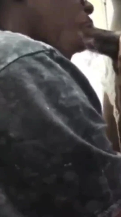 完美的嘴唇让他射了一个坚硬的鸡巴!!从深喉口交他的鸡巴 |剪辑 2