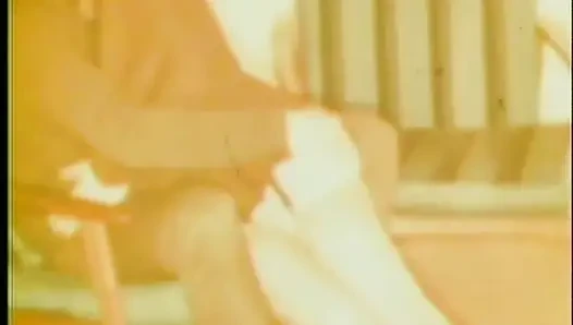 Lezbiyenler üçlü amcık yalıyor nostaljik amcık sikişi
