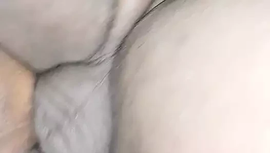 Abanoz milf bükülmüş üzerinde ve dolu ile boşalmak