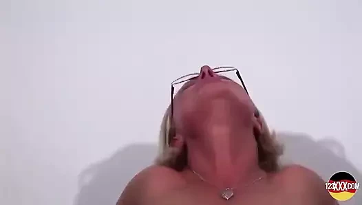 Bu seksi vücudu görmelisin