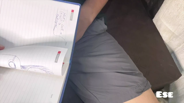 Öğretmen öğrencisini sınıfta mastürbasyon yaparken yakaladı