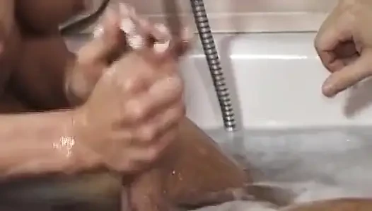 Kırmızı çoraplı Alman bayan anal deliğini siktiriyor