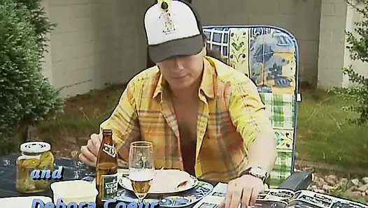 Almanya'dan mükemmel sarışın hatun yarağa biniyor ve götünü yalıyor