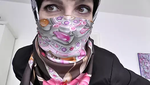 Kumaş maske ve başörtüsü stili