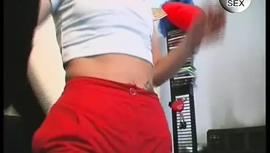 Schlampe fiste dich mit dem kleinen Vibrator