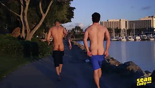 Sean Cody - Greyson domaltmalı bir kanepenin Ernie tarafından sikilmesinin tadını çıkarıyor, sonra götünü dölle boyatıyor