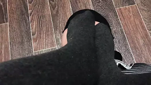 Femdome köle külotlu çorap metresi ayakları öper