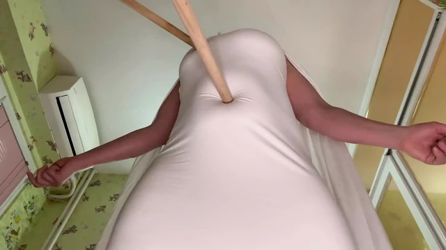 Uzun sopa göbek deliği ve meme uçları sikişiyor ve hamile kal