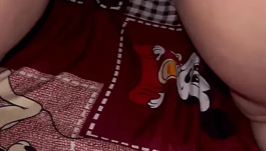 Ghar ka kiraya na dene pe makan malik ne apna lund chusaya or Chut ke badle kiraya maf kiya makan malik ne Makan malik ka bada lund mms