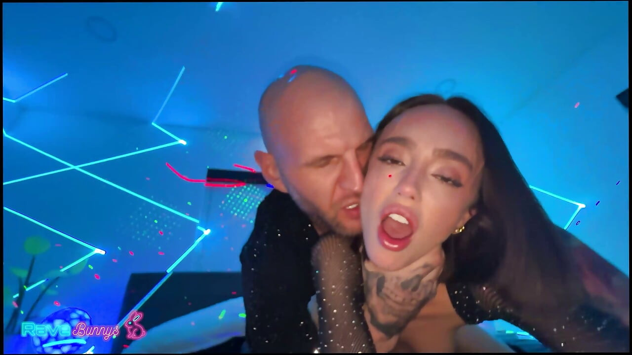 Dahlia Noire, Brian Omally'nin sikini bass drop patlamasına kadar sürüyor!