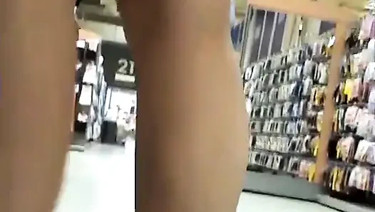 Alışveriş merkezinde ayakkabı oyunu