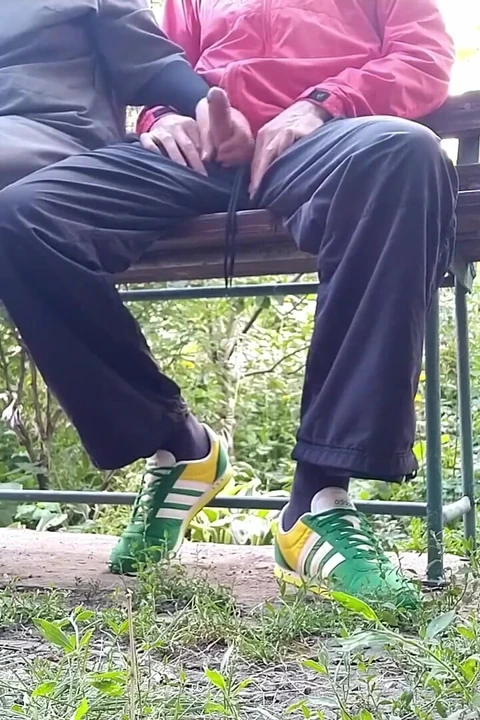 Üvey Annem Ereksiyonumla Oynuyor ve Beni Orgazma Götürüyor