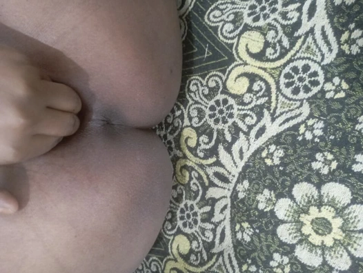 Aane per Pati ne mana kar diya to bhabhi ne apni chut ki pyas ungali se bujhai