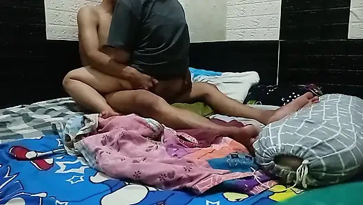 Asyalı götlü pürüzsüz putohb ve ateşli tarafından üstte sallanıyor