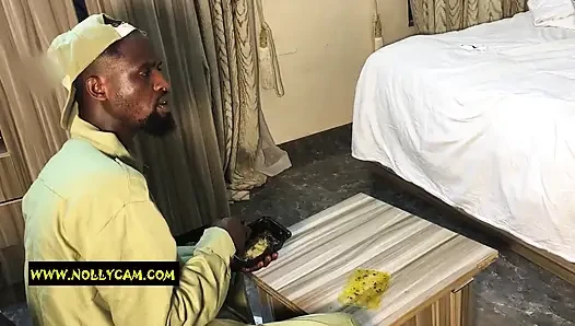 Birinin karısı diğer kiracının taze yarağının tadını çıkarıyor