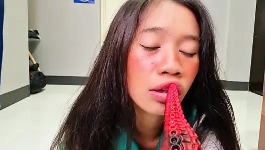 Kagome Inuyasha'yı kurtarmak için iblisi sikiyor