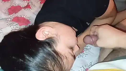 Üvey Babam ağzımdan Bana Geliyor Ve İyi Davrandığımı Ve Yutkunduğumu Biliyorum