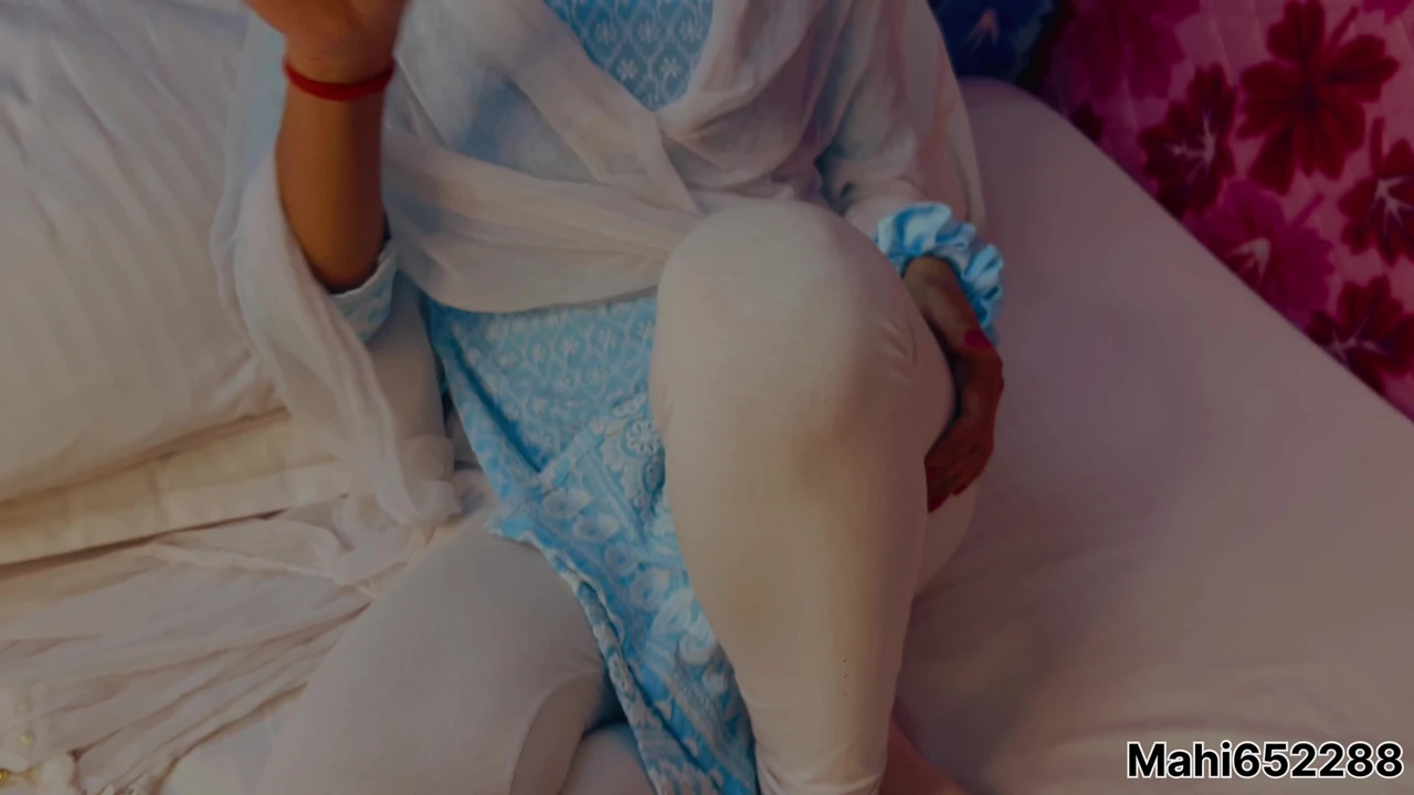 Sauteli behan ko chudai sikhaya Shadi se pehle Stepsister physical sex education before marriage in Hindi audio