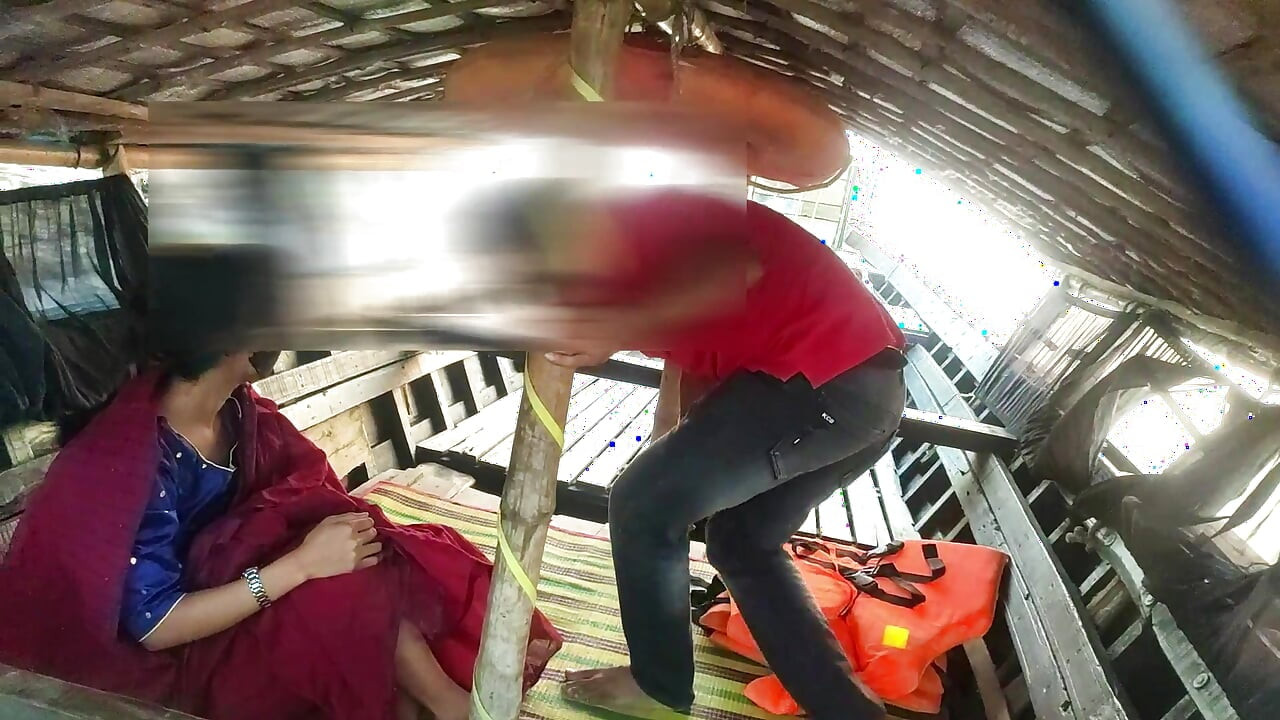 Bengalli kız açık havada videoda kırmızı sari içinde