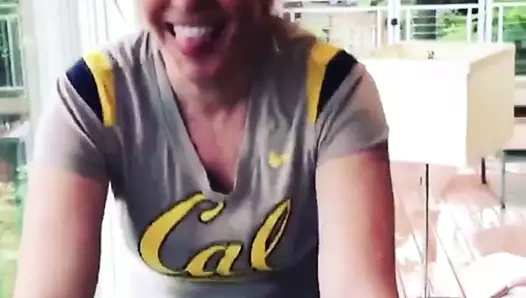 Dinç busty liz peloton üzerinde hallediyor.