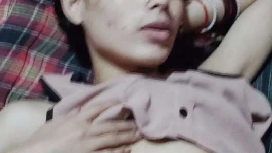 Yeni evli koca ve seksi evli kadın sabah büyük yarakla sert seks hintçe ses