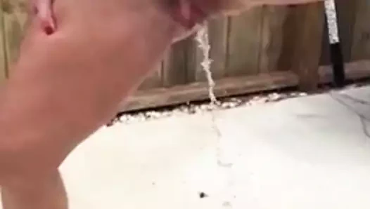 sarışın MİLF yapar bazı güzel ayakta işiyor içinde bahçe 1