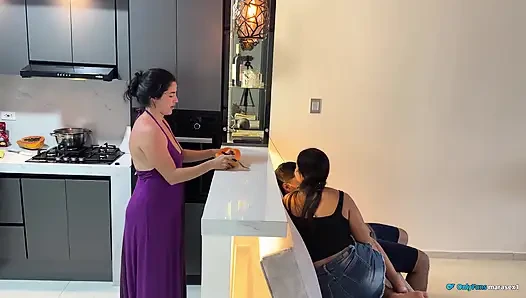 Utangaç Üvey Kardeşe Yardım Ediyorum.... Planlandığı Gibi Gitmedi!