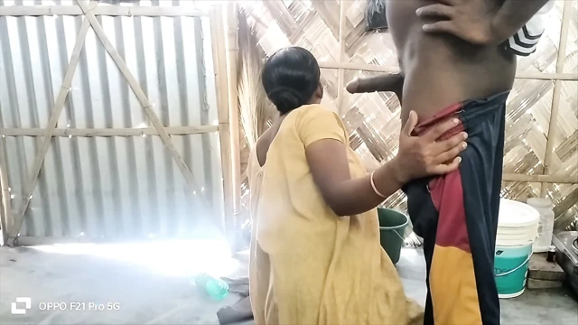 Desi Bhabhi Evde Seks - Sıcak ve Yoğun Ev Yapımı Aksiyon