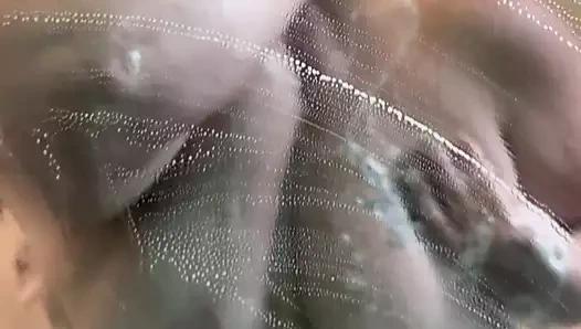 Bu 300 kiloluk amcığı sikecek birine ihtiyacım var